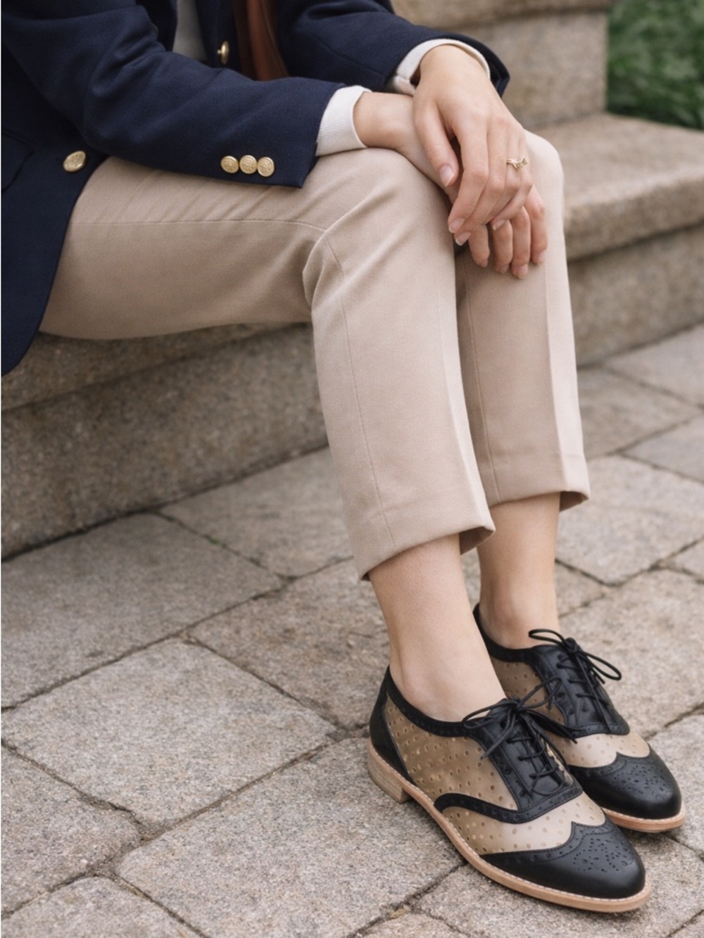 Stuart Weitzman Women’s Leather Plexi Polka Dot Oxford Flats Black Nude Brogue 7